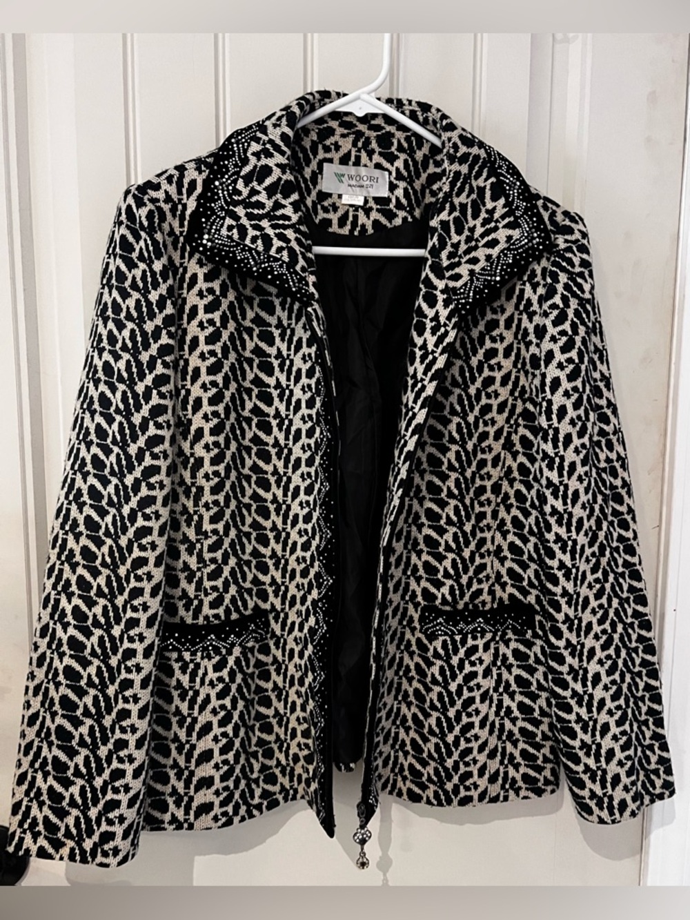 Madame Woori made in corea lightweight Black and Cream Patterned Knit Zip Jacket